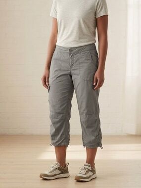 The North Face Gray Capri Cropped Pants Hiking Summer Outdoors Womens size 6